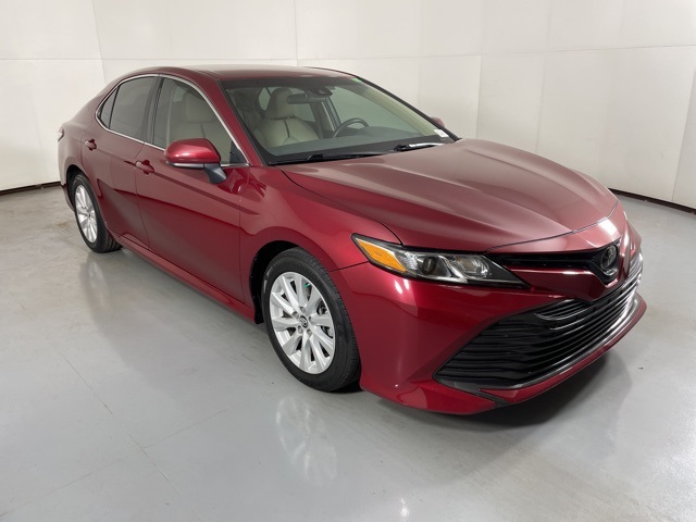 2018 Toyota Camry LE photo 2