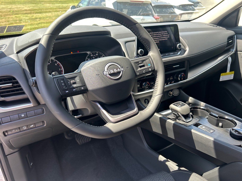 2026 Nissan Rogue SV photo 3