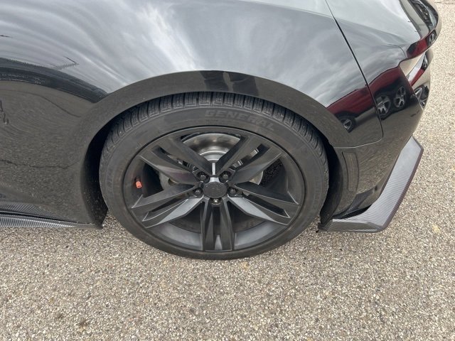 2017 Chevrolet Camaro 2LT photo 2