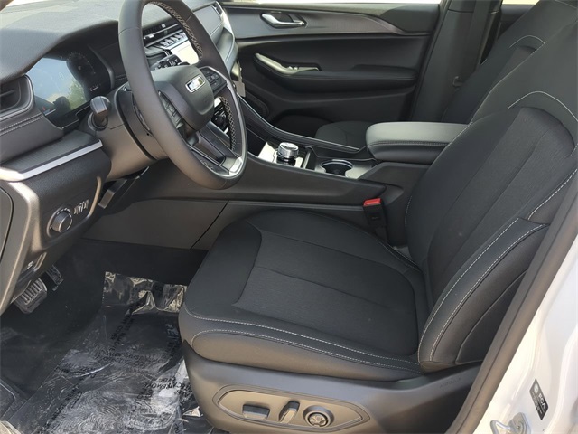 2025 Jeep Grand Cherokee Laredo photo 9