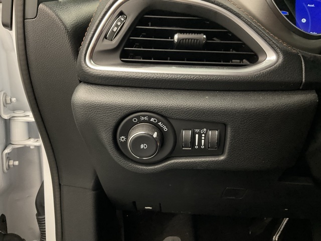 2024 Chrysler Pacifica Hybrid Pinnacle photo 14