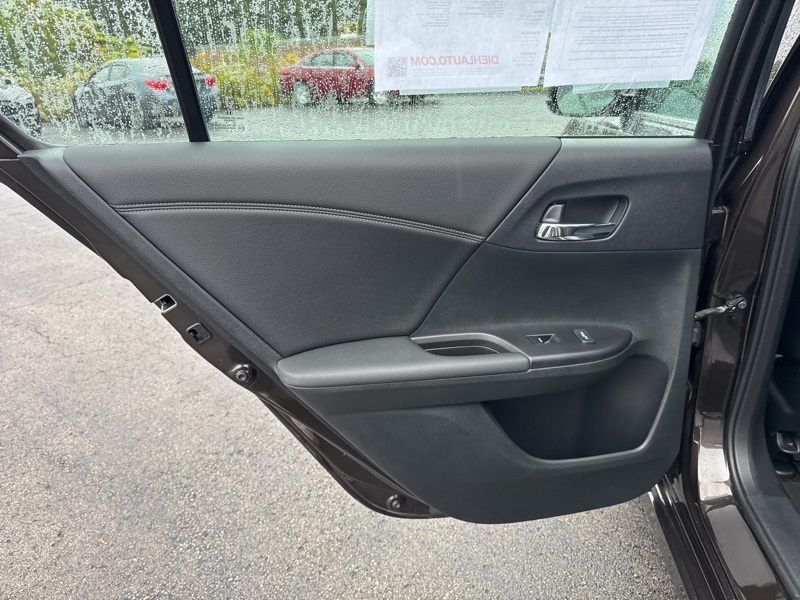 2017 Honda Accord Touring photo 39