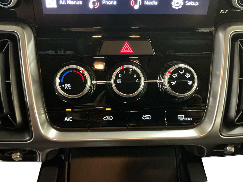 2022 Kia Sorento LX photo 17
