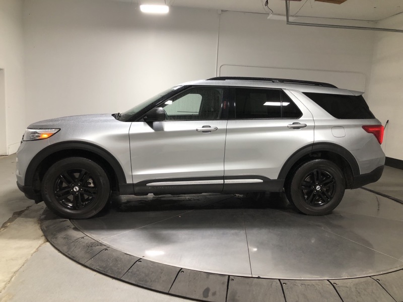 2023 Ford Explorer XLT photo 3