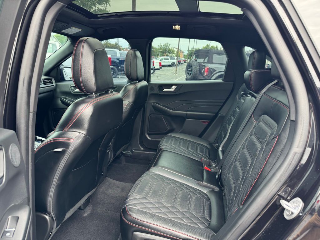 2023 Ford Escape ST-Line Elite photo 3