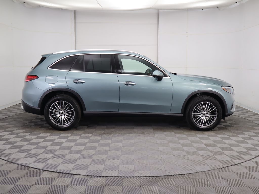 2026 Mercedes Benz GLC 300 4MATIC photo 2