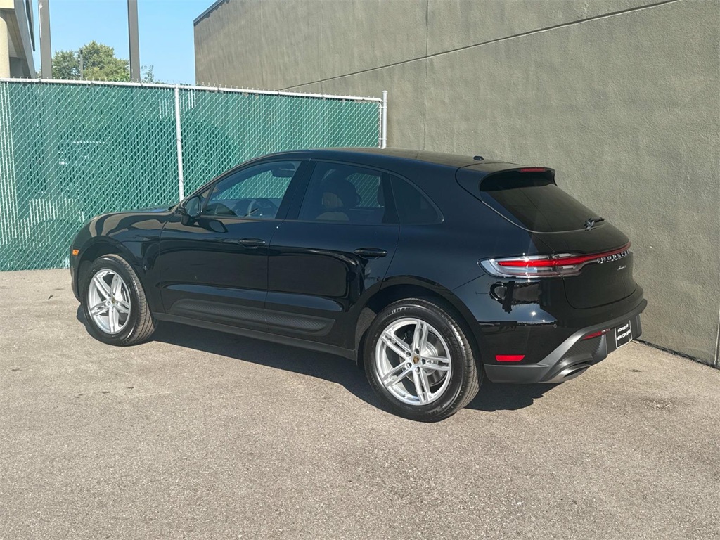 2026 Porsche Macan T photo 3