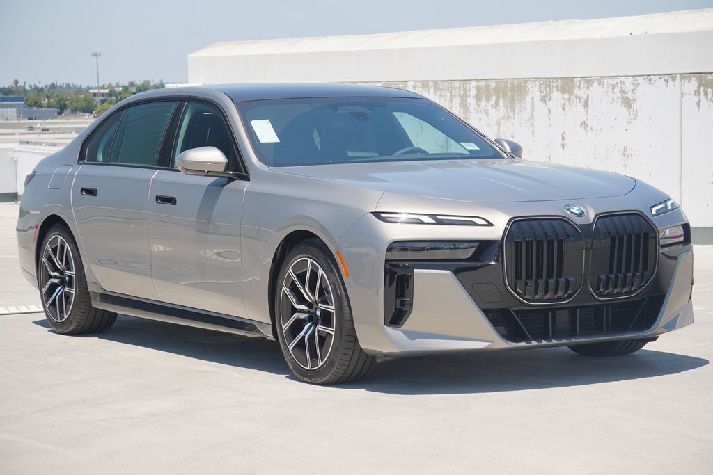 New 2025 Oxide Gray Metallic BMW 760i xDrive image 3