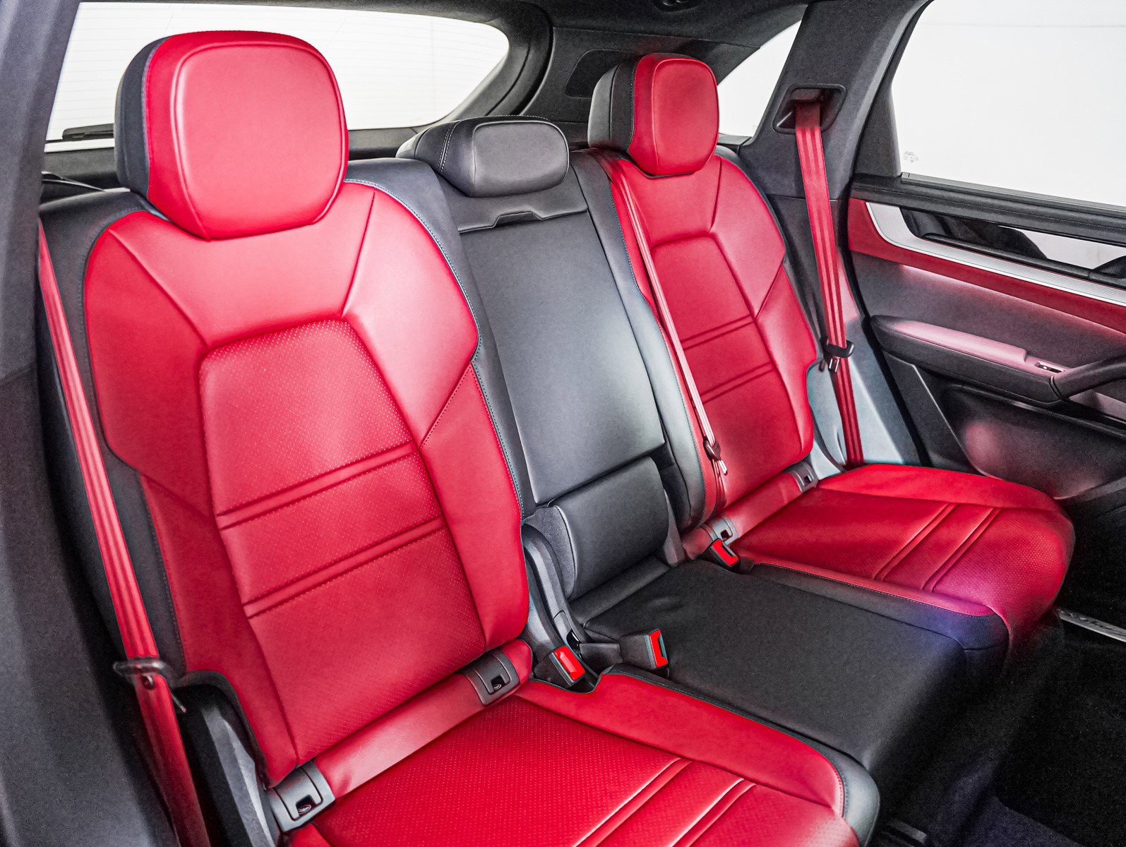 2025 Porsche Cayenne photo 6