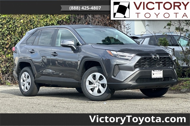 2025 Toyota RAV4 LE's photo