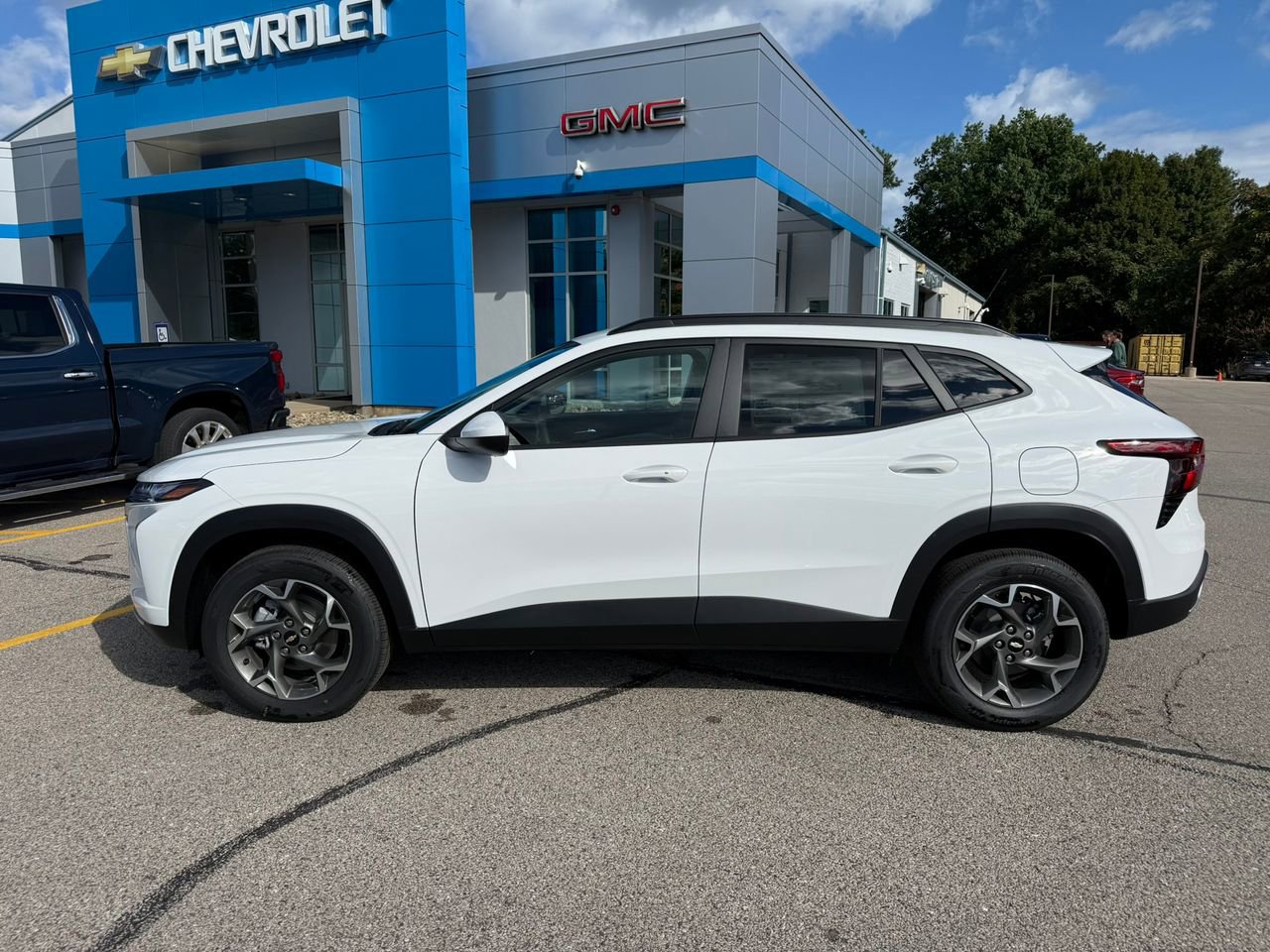 2025 Chevrolet Trax LT photo 3
