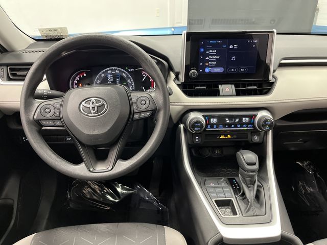 2024 Toyota RAV4 XLE photo 4