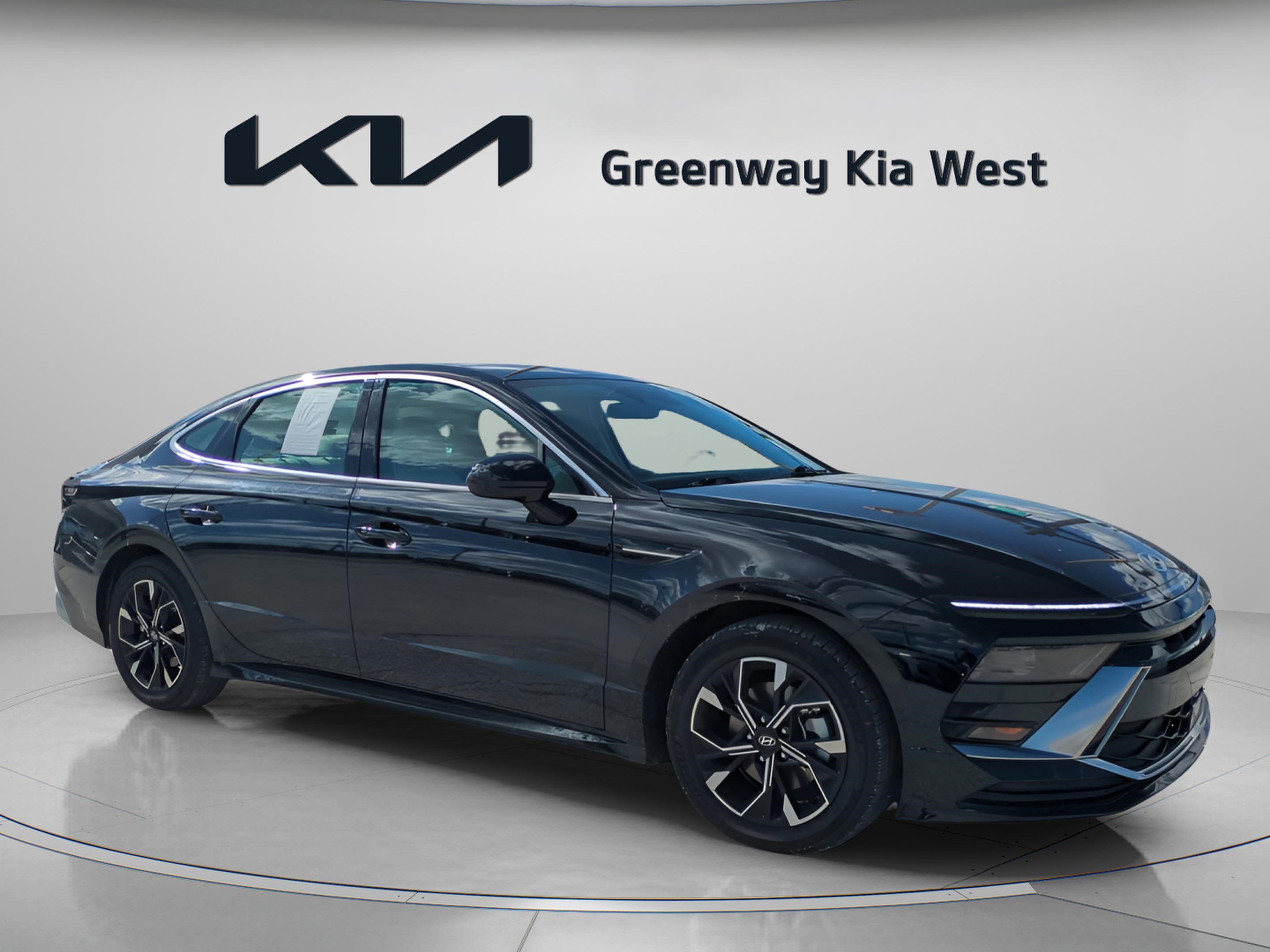 2024 Hyundai Sonata SEL photo 2