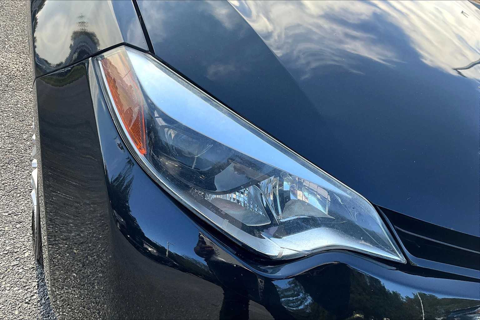 2014 Toyota Corolla LE photo 25