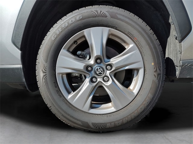 2024 Toyota RAV4 XLE photo 6