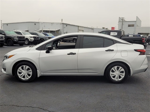 2025 Nissan Versa 1.6 S photo 4