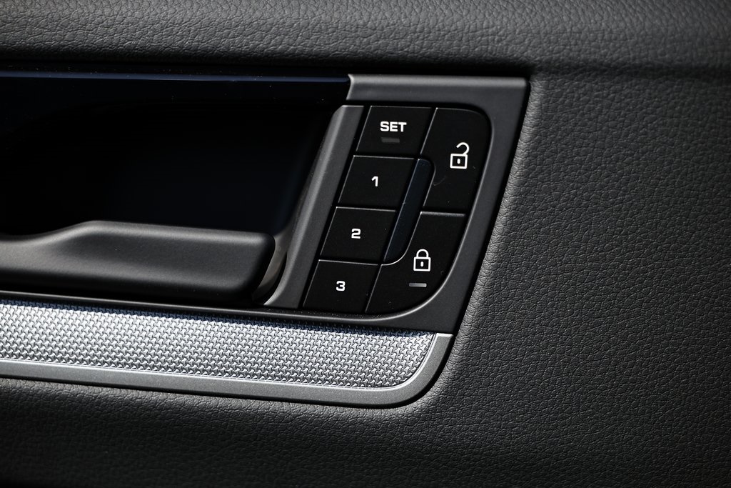 2026 Porsche Cayenne Coupe Base photo 16