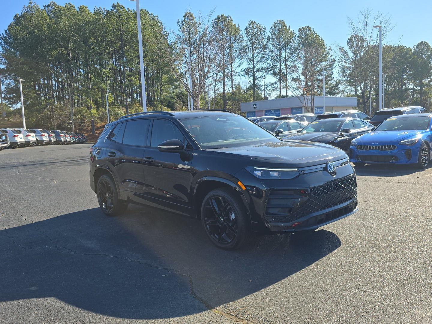 2026 Volkswagen Tiguan SE R-LINE BLACK's photo