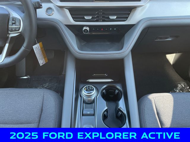 2025 Ford Explorer photo 4