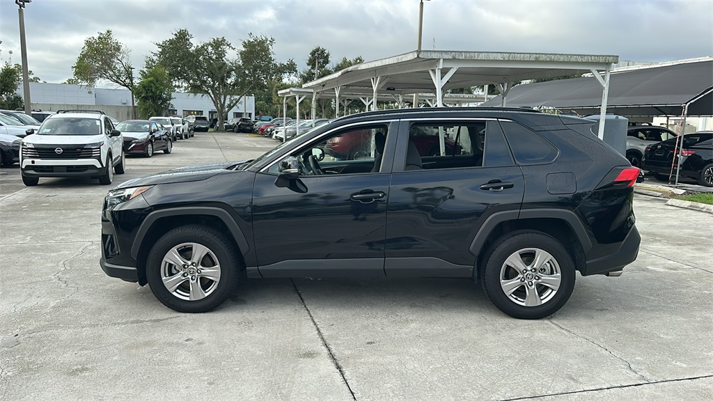 2023 Toyota RAV4 XLE photo 3