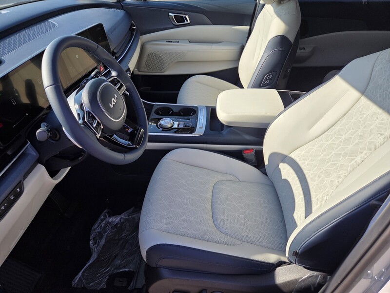 2026 Kia Carnival EX photo 4