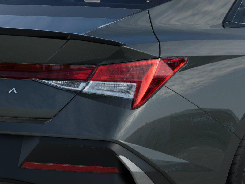 2025 Hyundai Elantra SEL Sport photo 10