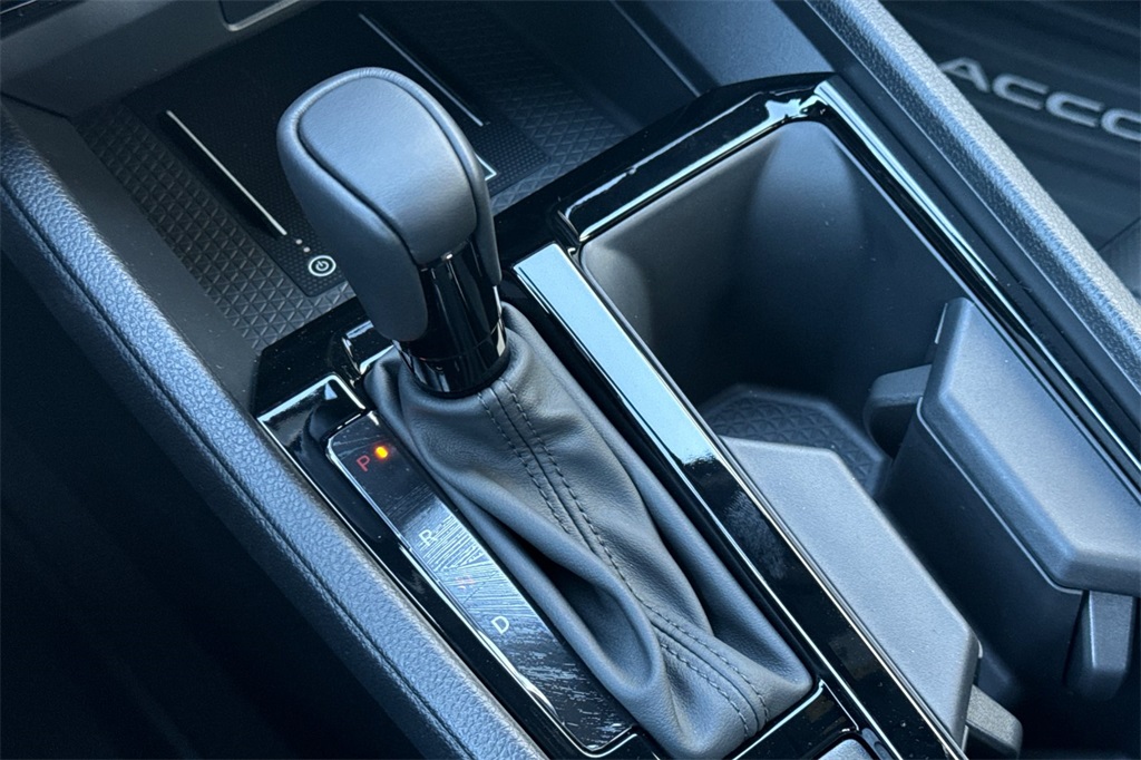 2025 Honda Accord Hybrid Sport-L photo 18