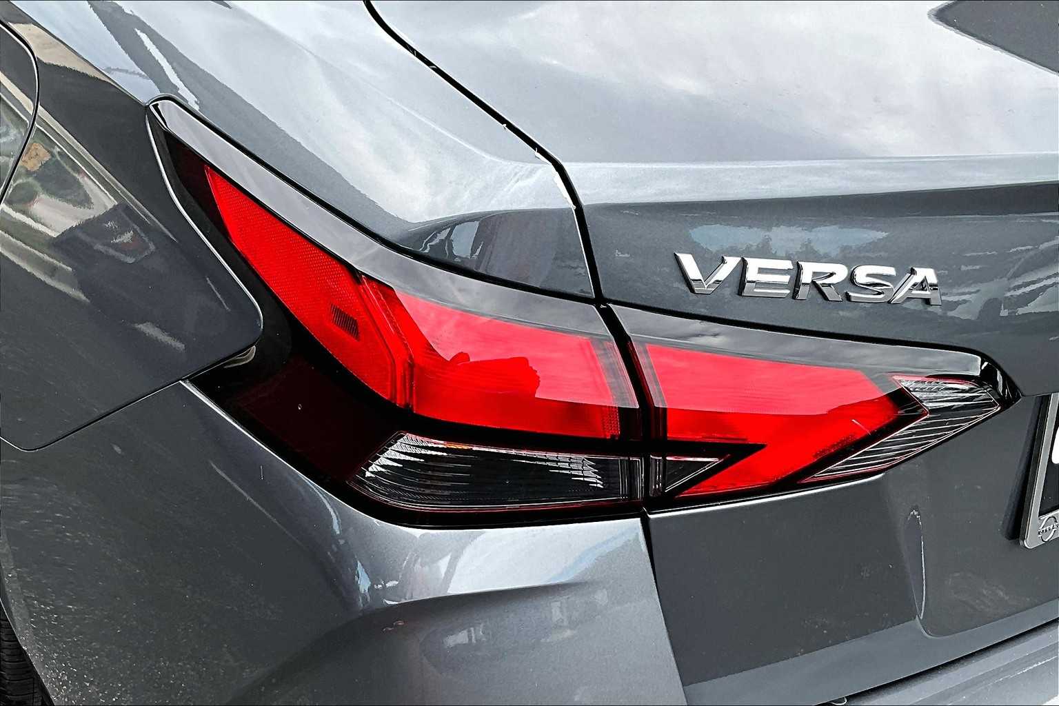 2025 Nissan Versa SV photo 12