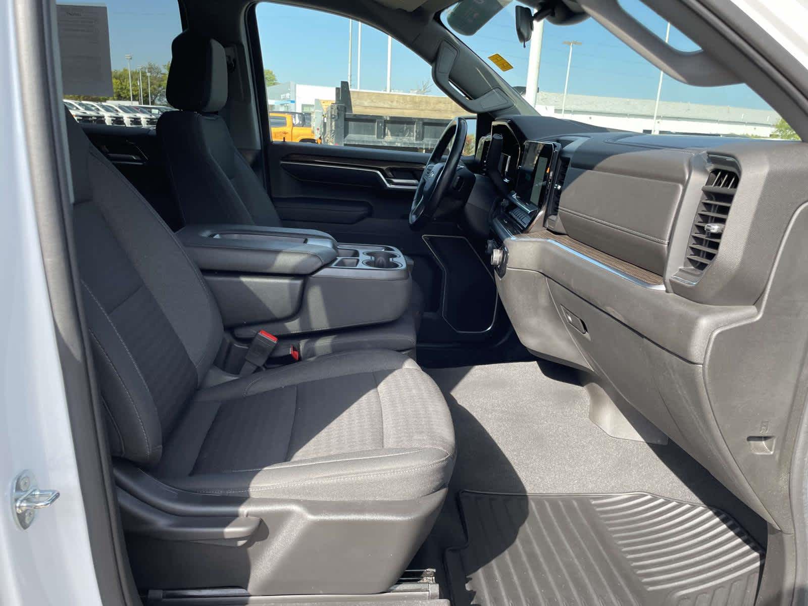 2022 Chevrolet Silverado 1500 LT photo 14