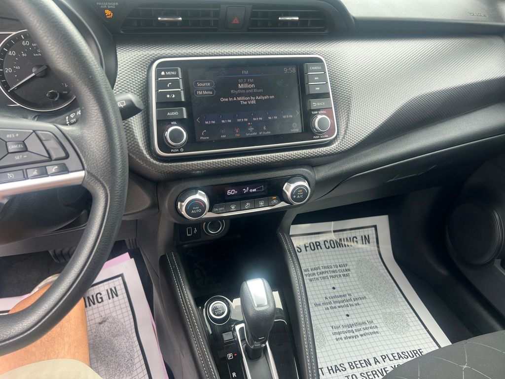 2020 Nissan Kicks SV photo 17