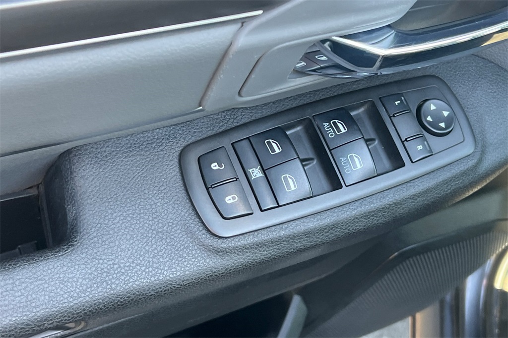 2021 Ram 1500 Classic SLT photo 16