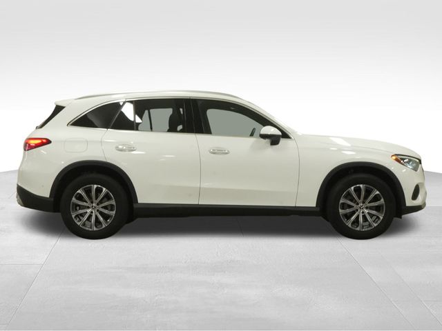 2024 Mercedes Benz GLC 300 photo 3