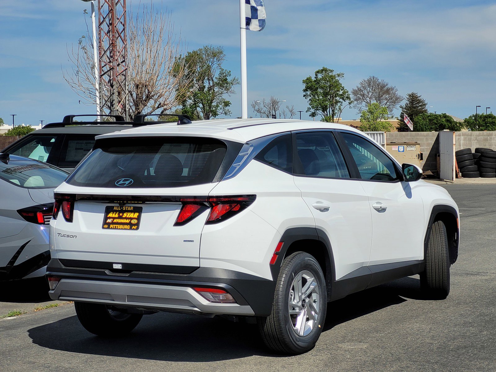 2025 Hyundai Tucson SE photo 3