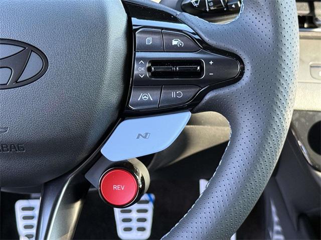 2025 Hyundai Elantra Base photo 18