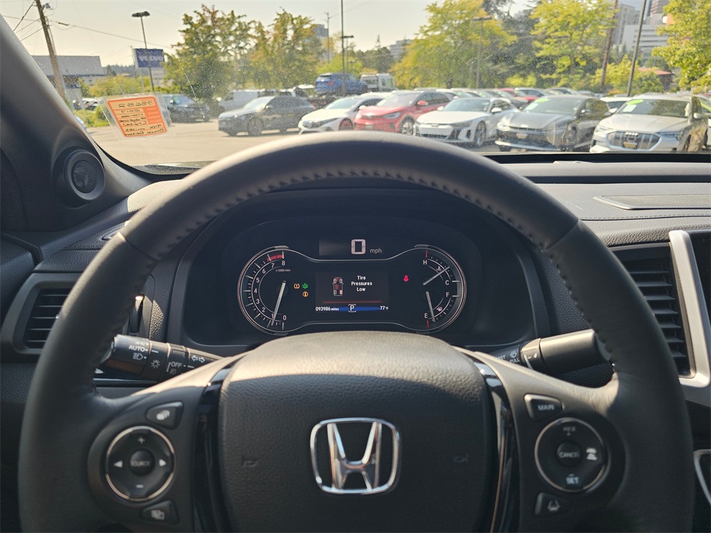 2017 Honda Ridgeline Black Edition photo 28