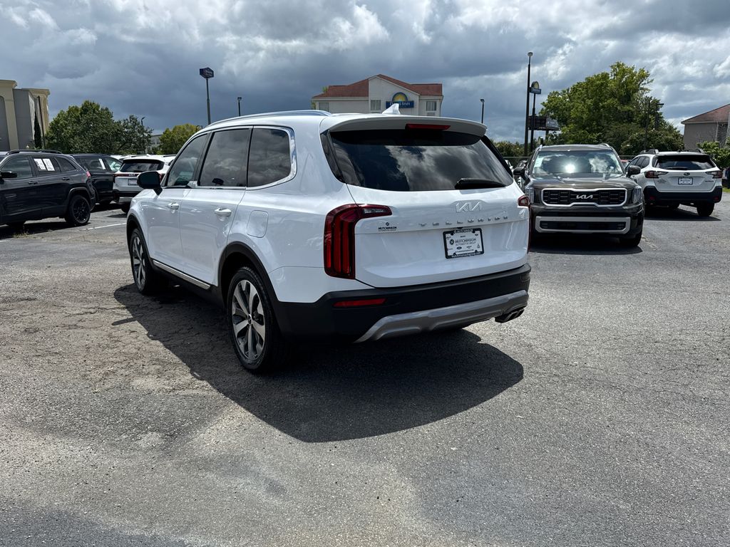 2022 Kia Telluride EX photo 2