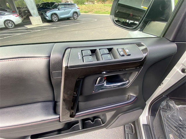 2023 Toyota 4Runner TRD Off-Road photo 4
