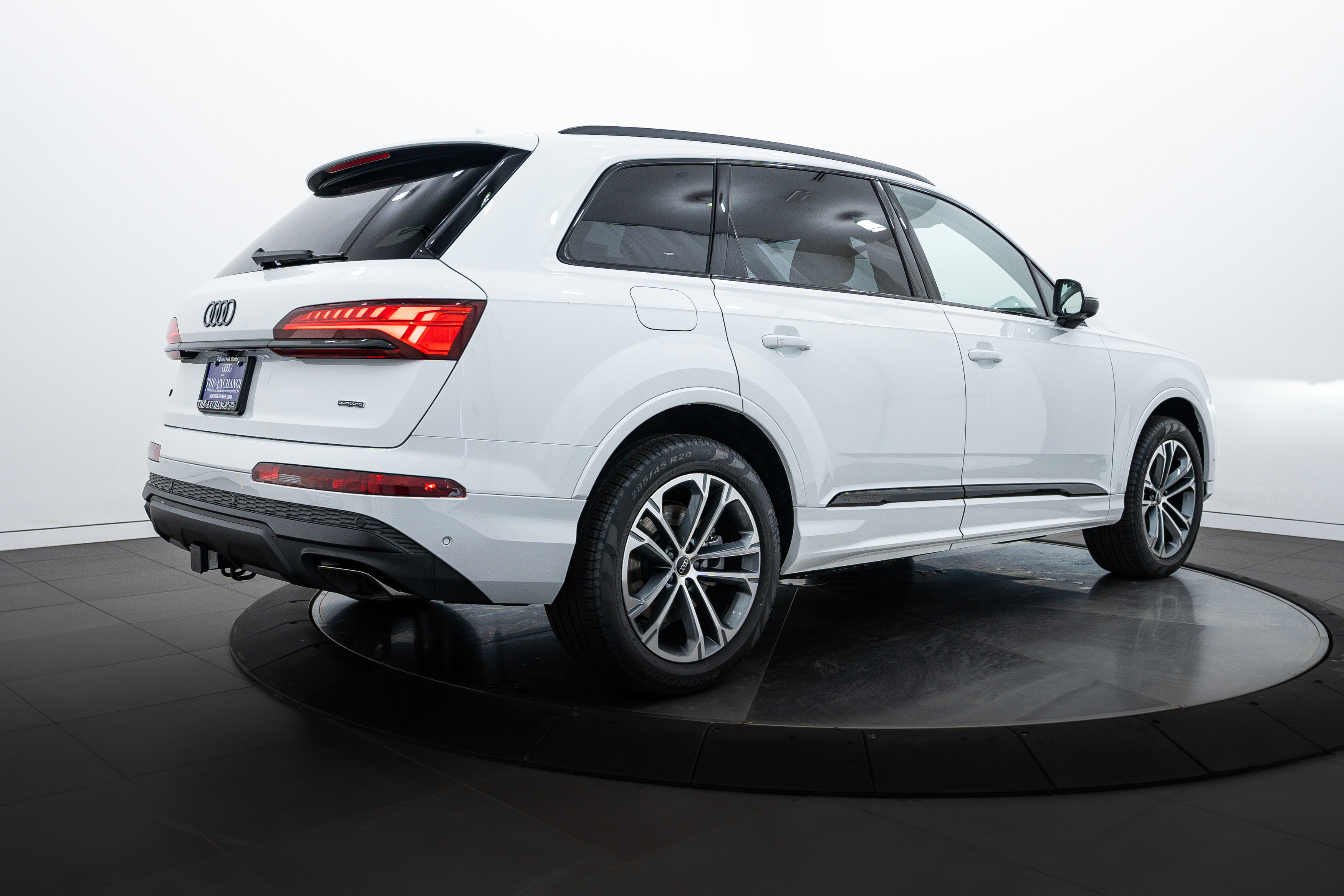 2025 Audi Q7 Premium Plus photo 2