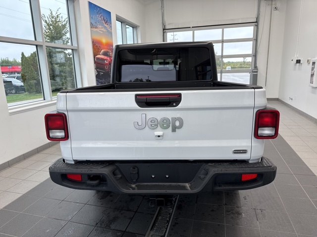 2021 Jeep Gladiator Overland photo 4