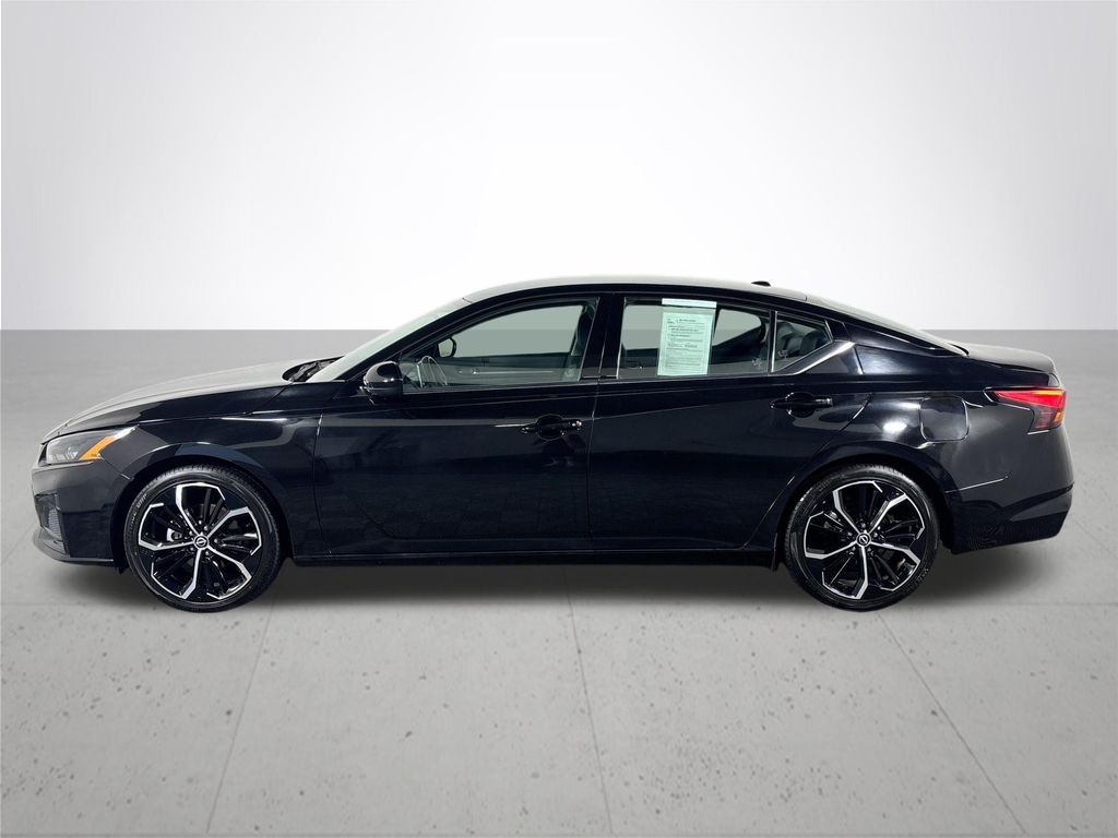 2023 Nissan Altima 2.5 SR photo 9