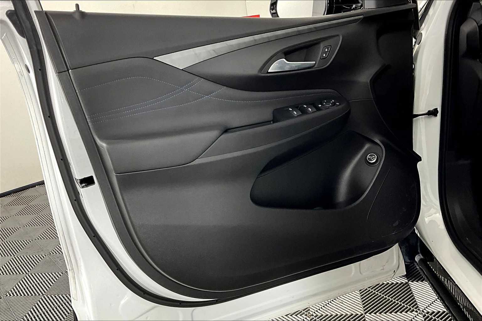 2024 Buick Envista ST photo 18