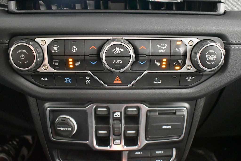 2024 Jeep Wrangler Sahara 4xe photo 25