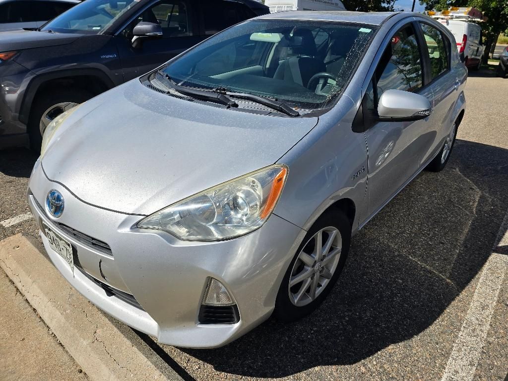 2013 Toyota Prius C Three photo 9