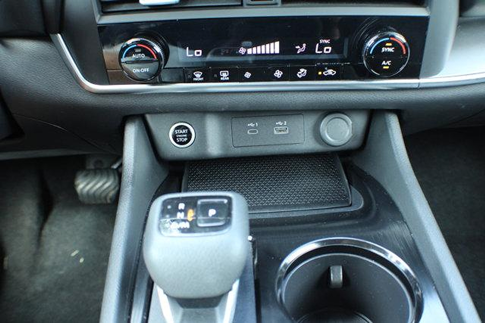 2023 Nissan Rogue SV photo 7