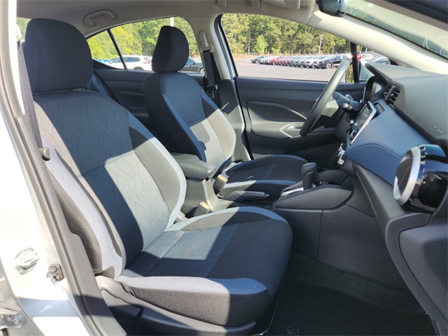 2025 Nissan Versa 1.6 SV photo 12