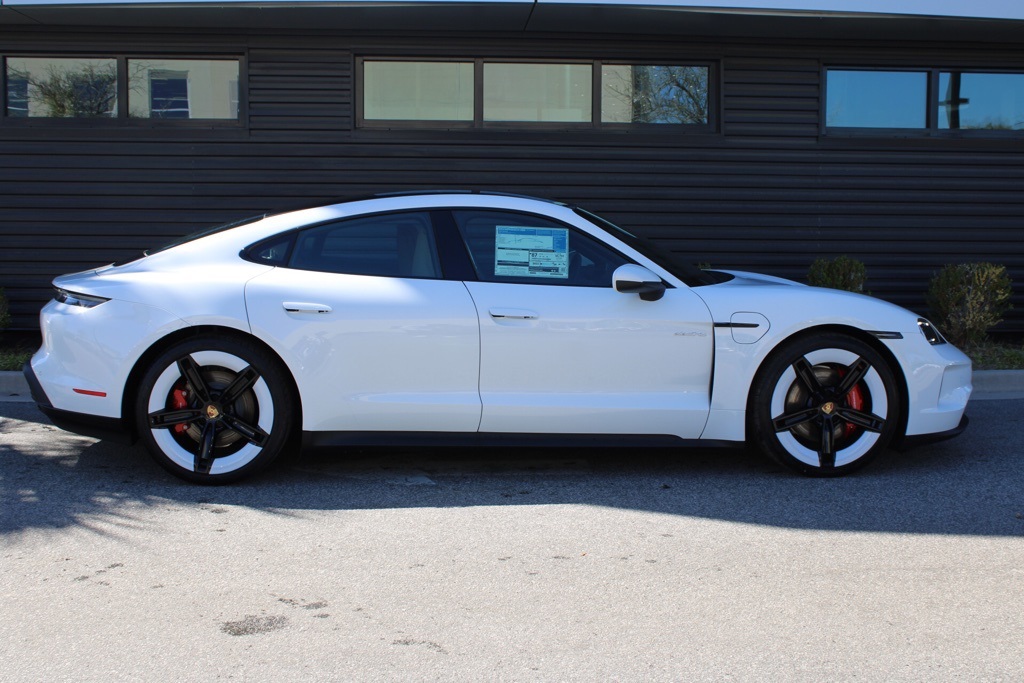 2025 Porsche Taycan 4S photo 10
