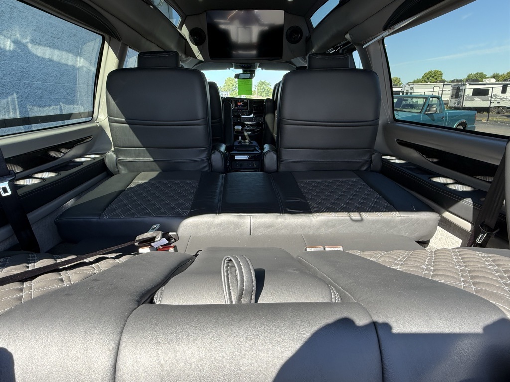 2025 Gmc Savana photo 8