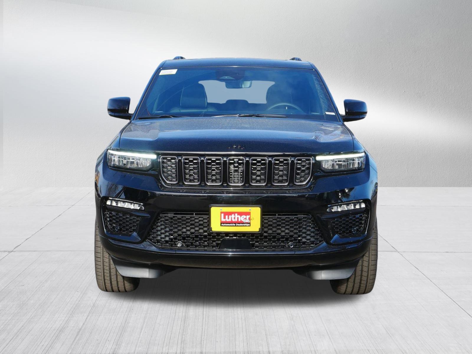 2025 Jeep Grand Cherokee Summit photo 2