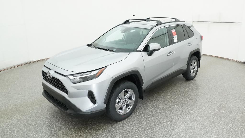 2025 Toyota RAV4 XLE's photo