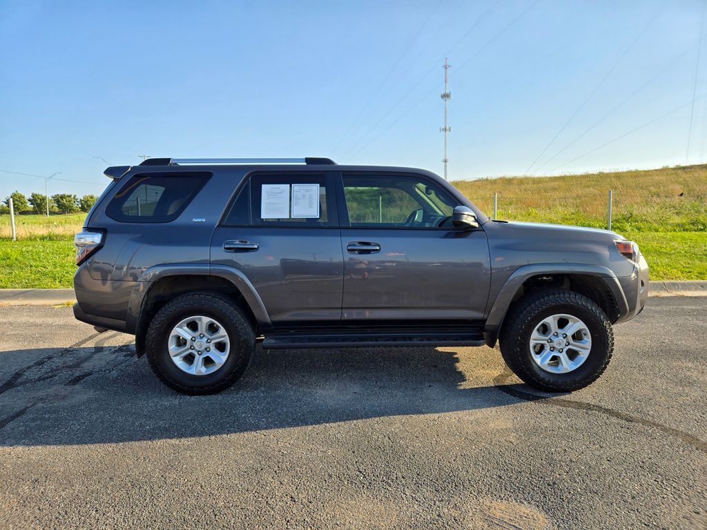 2021 Toyota 4Runner SR5 photo 2